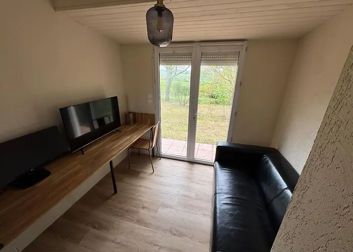 L Echappee A Deux, And Pyrenees View Lacroix-Falgarde