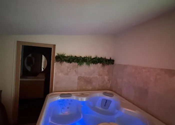 L Echappee A Deux, And Pyrenees View * Lacroix-Falgarde